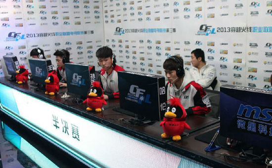 他捧杯的重 他捧杯的重